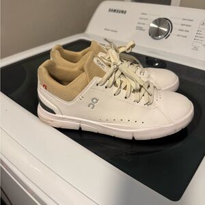 On Cloud Rodger Shoes. In good condition